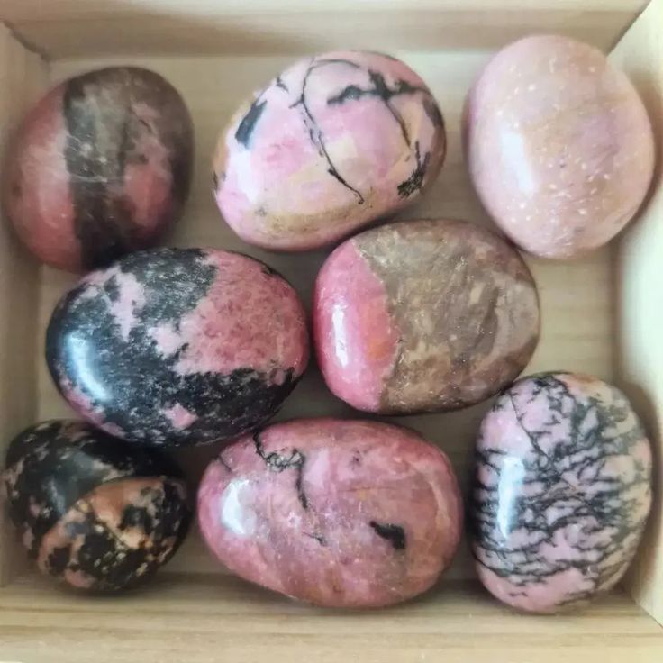Rhodonite – La pierre du pardon et de la réconciliation