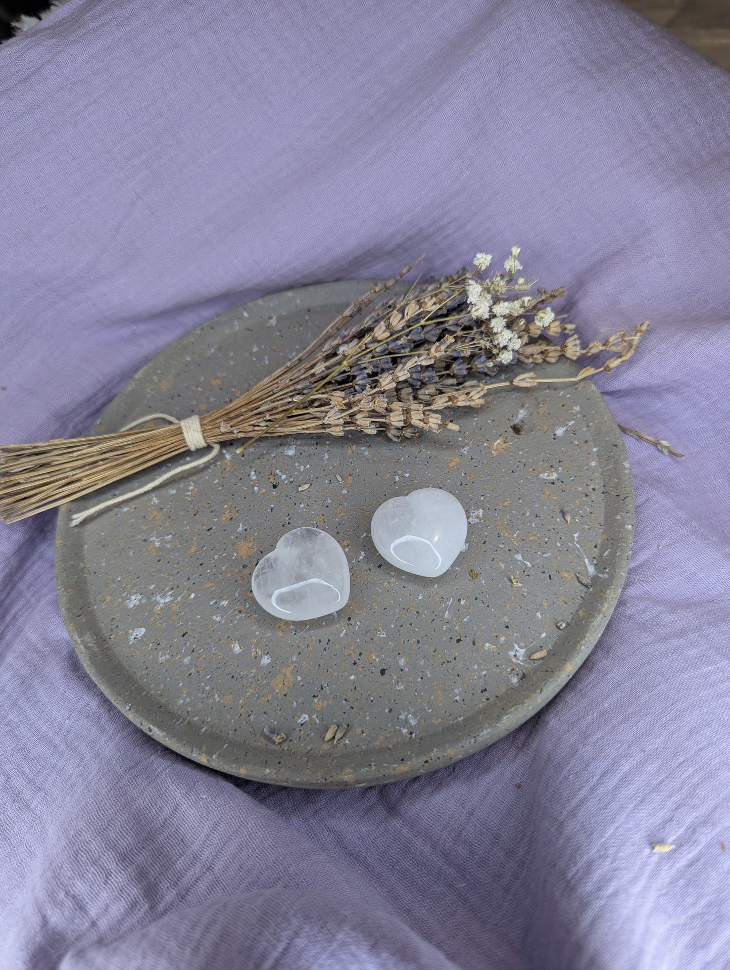 Cœur en Cristal de Roche – Clarté & Énergie Pure