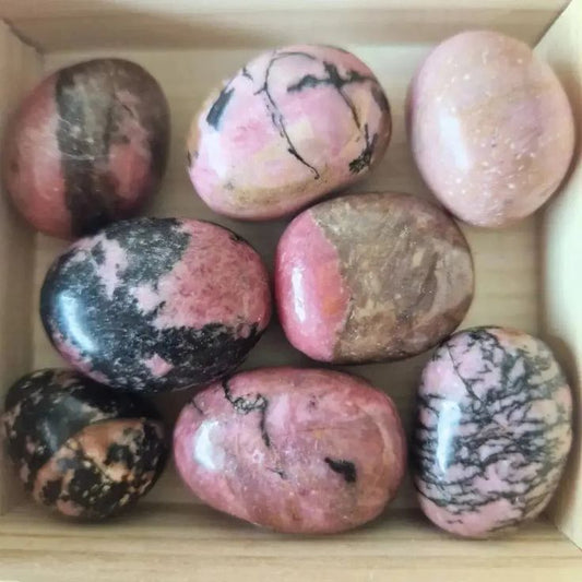 Rhodonite – La pierre du pardon et de la réconciliation