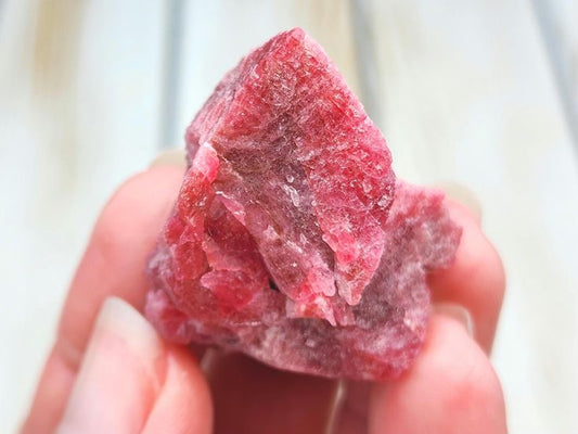 Rhodonite – La pierre du pardon et de la réconciliation