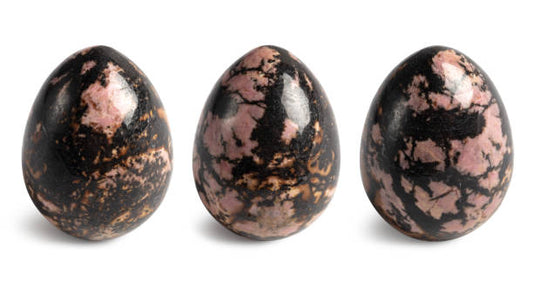 Rhodonite – La pierre du pardon et de la réconciliation