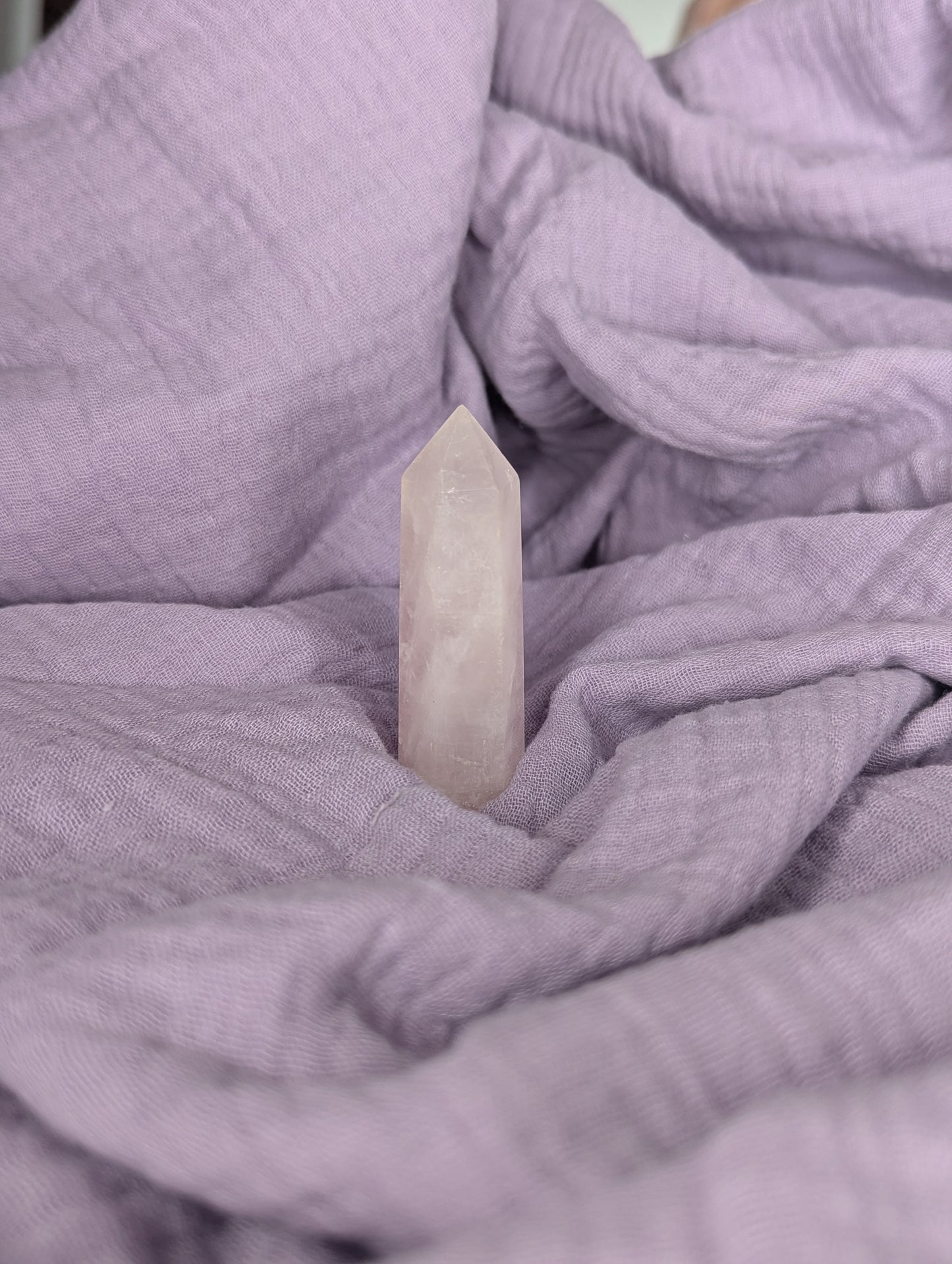 Pointe en Quartz Rose – Amour & Guérison émotionnelle